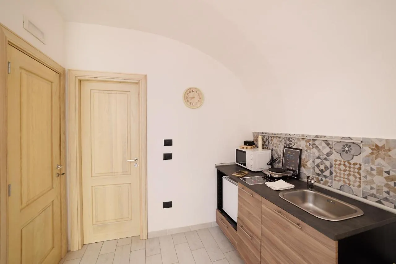 LegnoSuites Naples 0*,