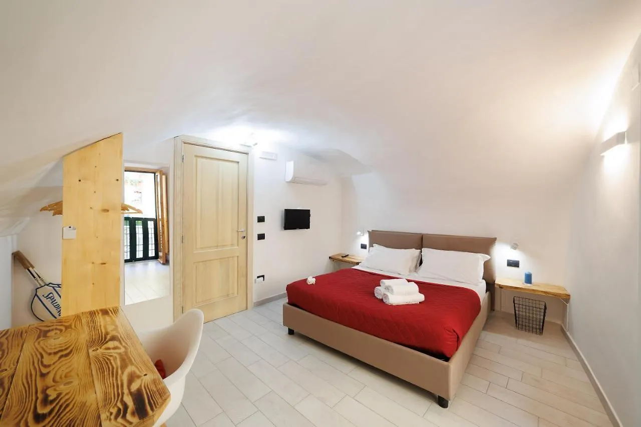 LegnoSuites Naples